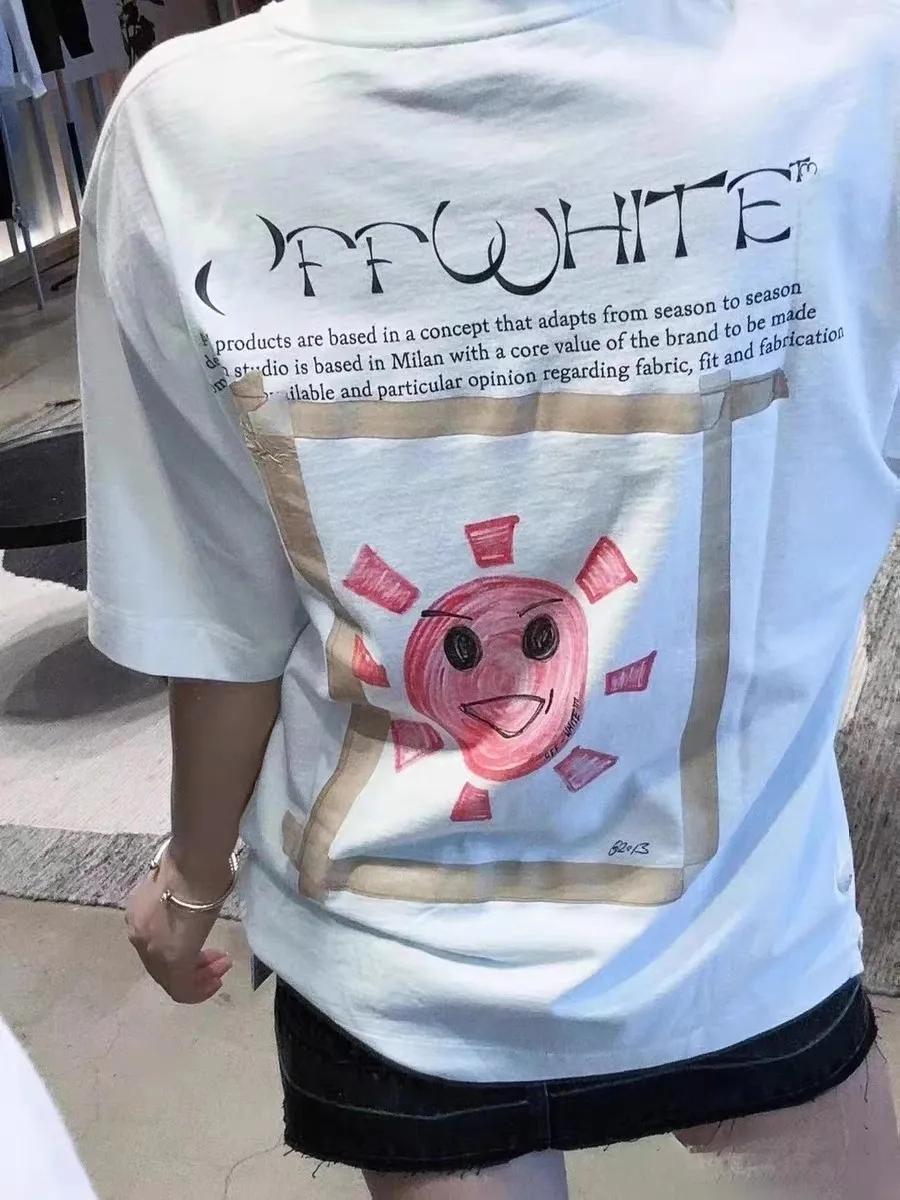 🎀Hot model pictures🎀Top tested version OFF-WHI* 25SS new printed short-sleeved, loose fit, same style as male and female couple stars American designer Virgil Abloh single-handedly founded the luxury street brand Off-White based on the pop culture of the younger generation. Walking between street culture and high-end fashion, contemporary elements are used to interpret youth culture, and fine workmanship is used to interpret trendy clothing. Photos, paintings and eye-catching graphic printing are all sources of inspiration for the designer. 32 counts of 260g double yarn pure cotton fabric, the printing uses Kornit digital direct injection technology, and the picture is clear. The white glue base ensures the firmness of the printing, and machine washing is stress-free - 1:1 original mold opening, ZP development, perfectly restored to the original version, produced by a large factory, not produced by a small factory on the market, fine wiring, top-notch craftsmanship, welcome to compare - A full set of customized accessories for collar labels, hang tags, and wash water labels - Exclusive logo packaging - No matter age, body shape or gender, it is very suitable for both men and women. All details are real photos, buy with confidence. Color: White Size: S-XL P;120